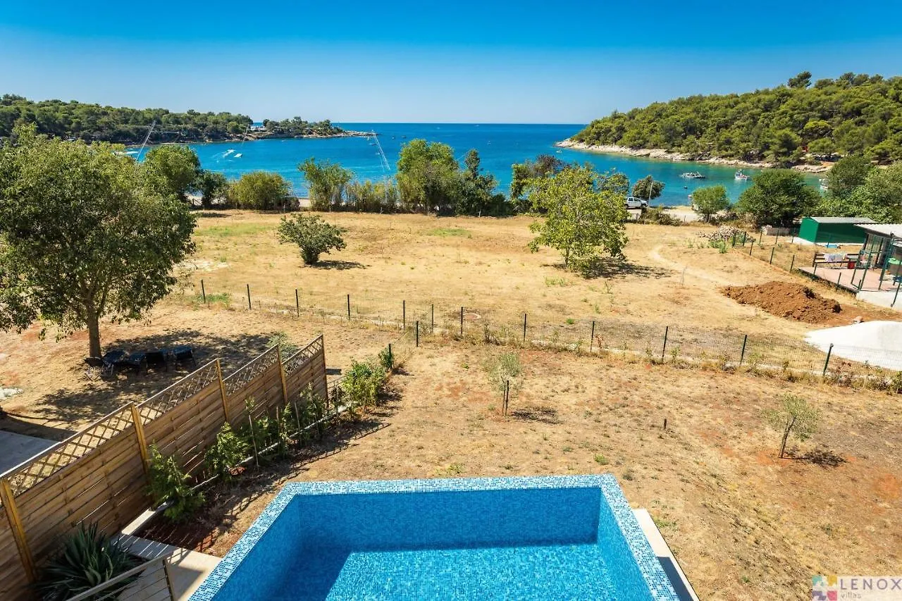 Villa Lavanda Pola 0*,