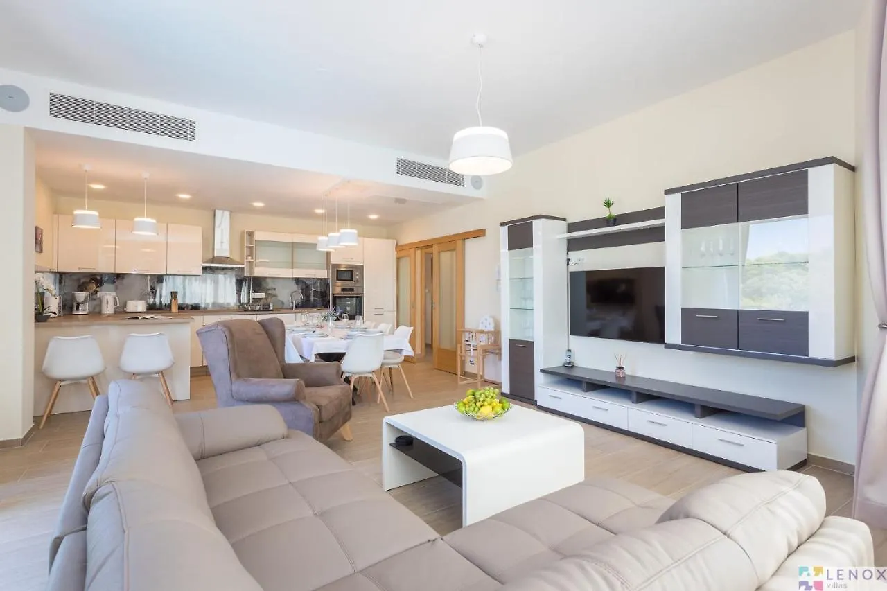 Villa Lavanda Pola 0*,